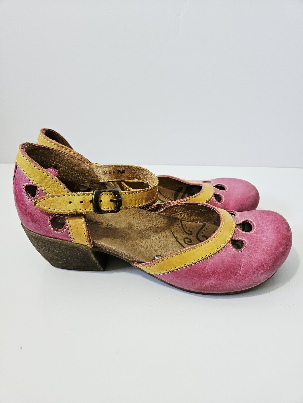Portofino Mary Jane Heels Size 39 US 8.5 Pink Yellow Leather Cut Out